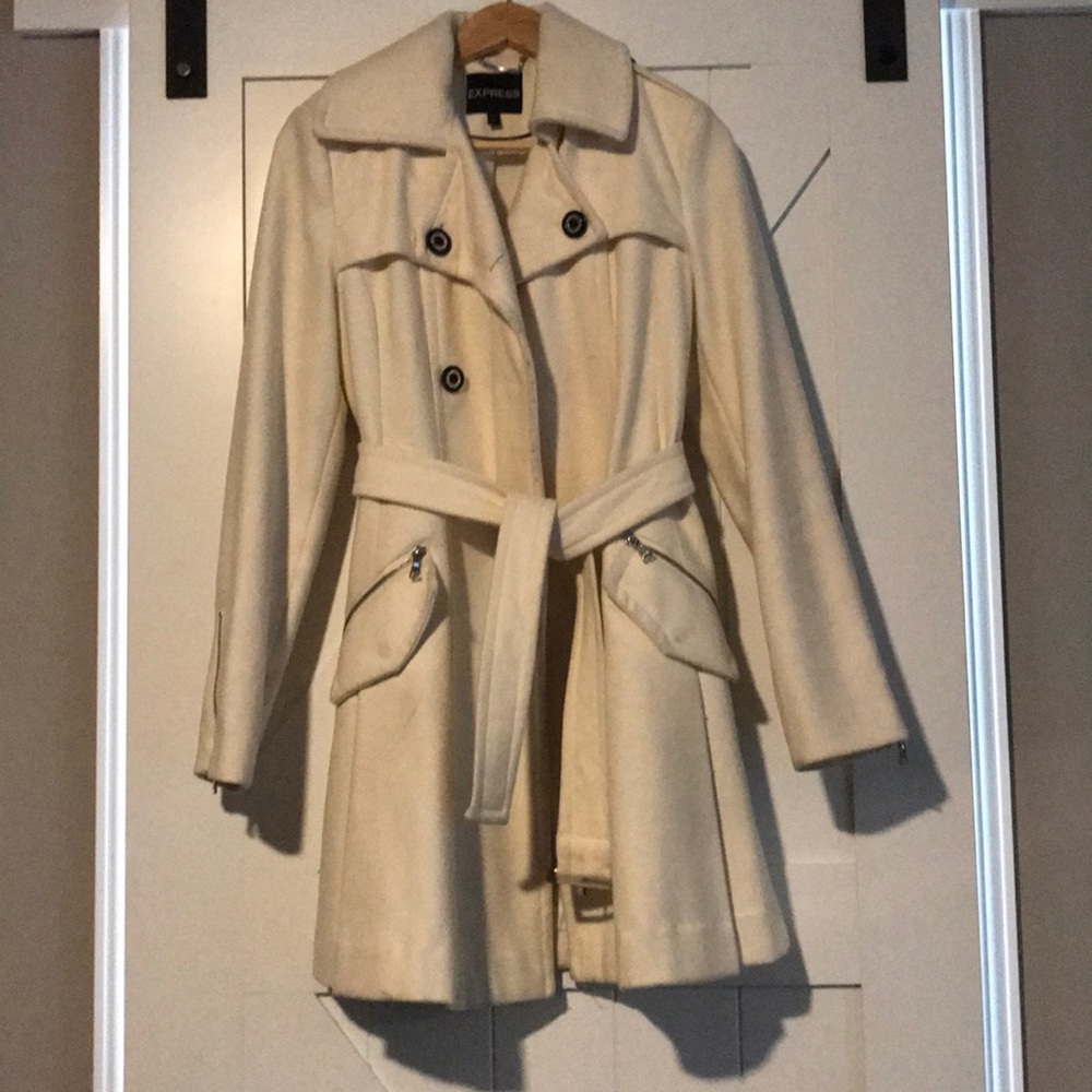 ☃️ Express winter trench coat in cream size small